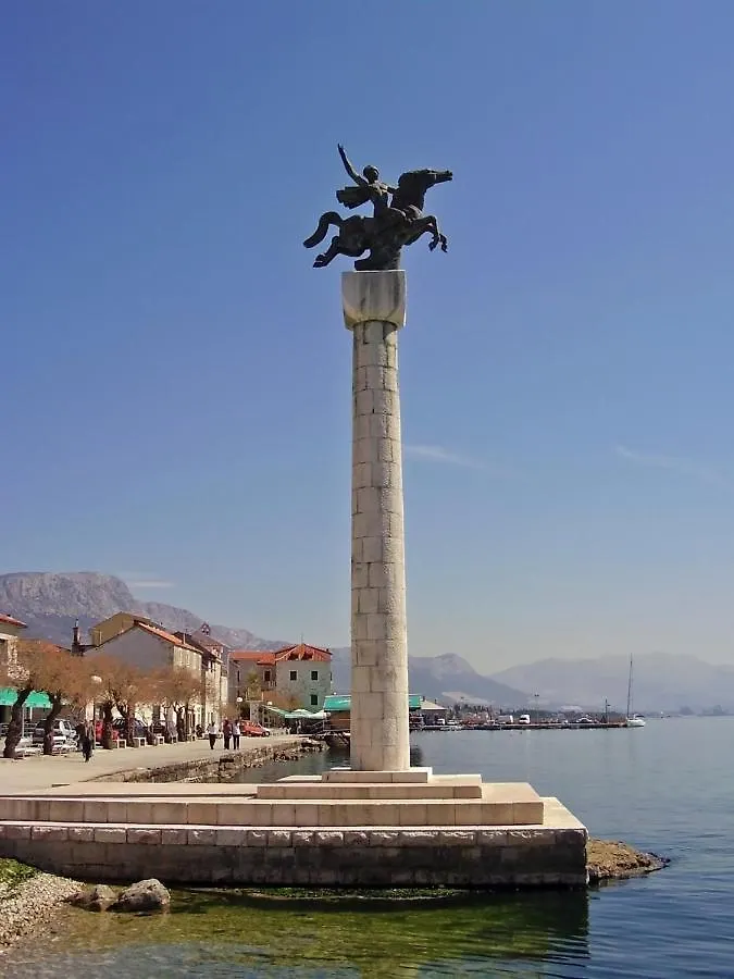 Apartment In Kastel Luksic With Balcony, Air Conditioning, W-Lan, Washing Machine 5107-4 Kastela