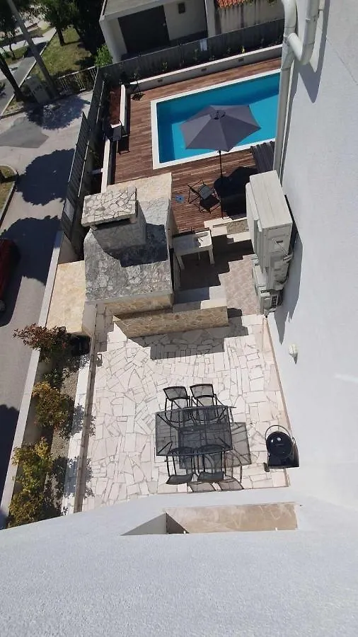 Apartment In Kastel Luksic With Balcony, Air Conditioning, W-Lan, Washing Machine 5107-4 Kastela 0*,  Croatia