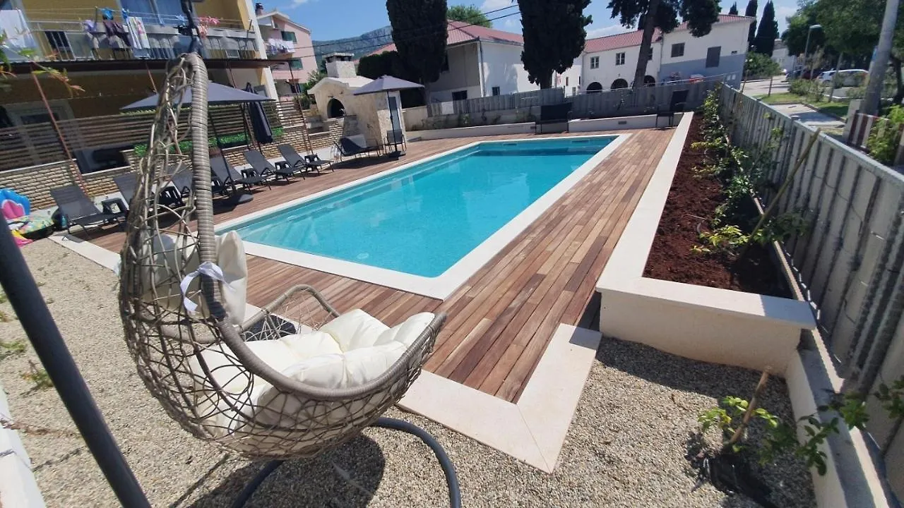 Kaštela Apartment In Kastel Luksic With Balcony, Air Conditioning, W-Lan, Washing Machine 5107-4 0*,