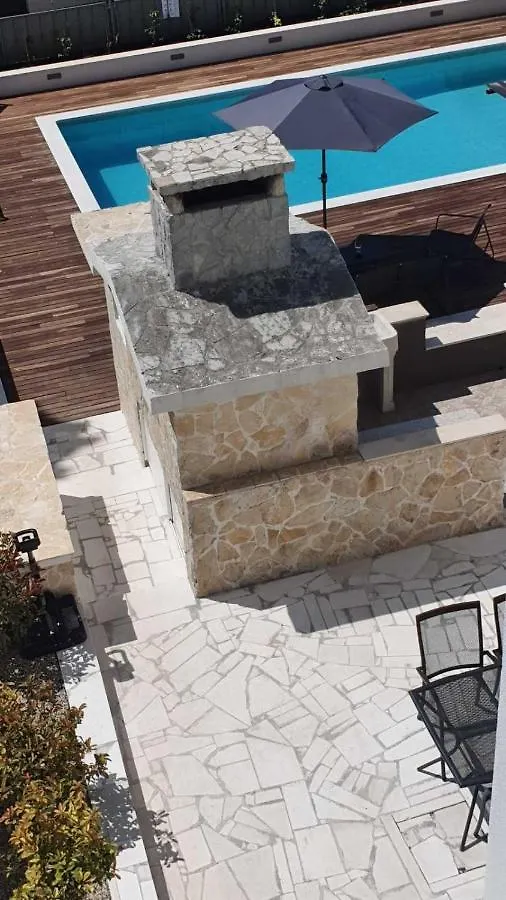 Kaštela Apartment In Kastel Luksic With Balcony, Air Conditioning, W-Lan, Washing Machine 5107-4 0*,